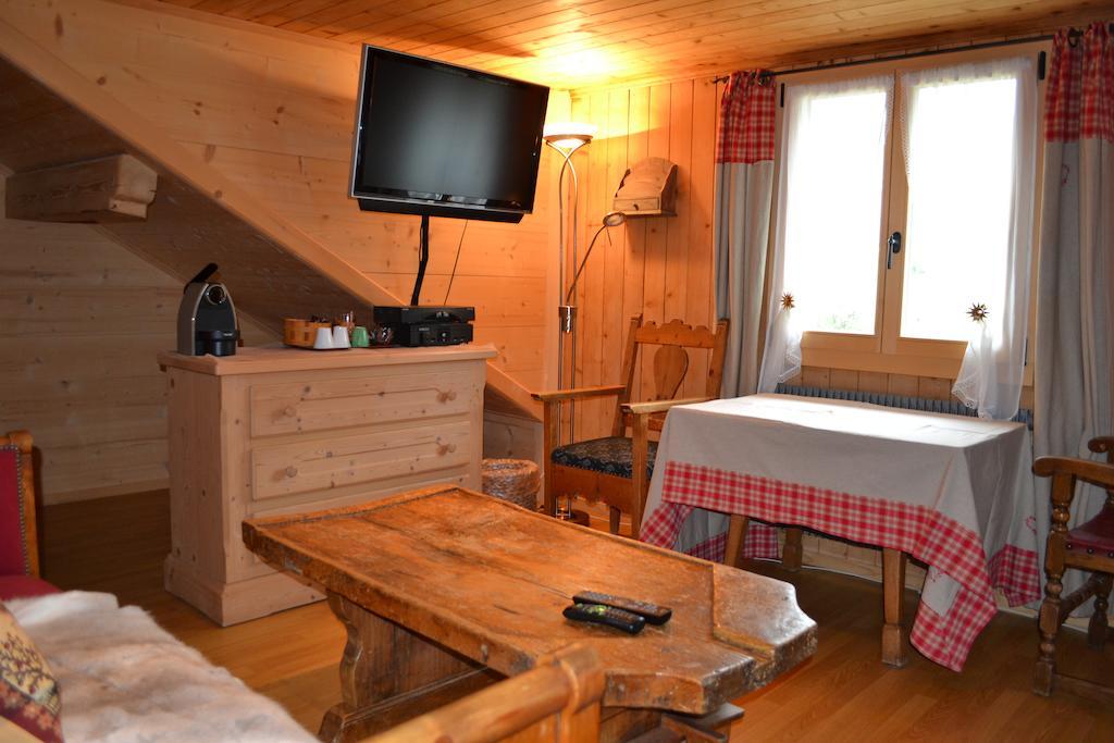 B&B Rosaly Château-d'Oex Habitación foto